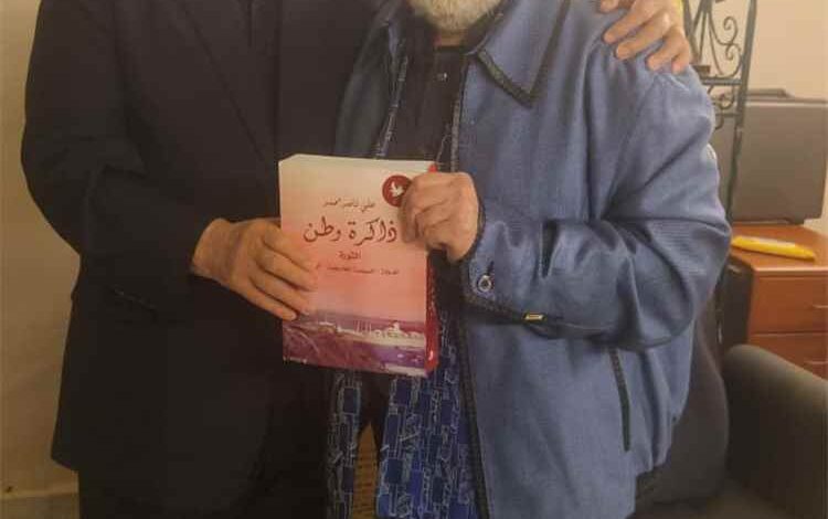الرئيس علي ناصر محمد يستقبل الشيخ الدكتور عبدالله محمد صالح باشراحيل في القاهرة