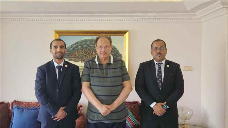 الرئيس علي ناصر محمد يستقبل المدير التنفيذي للمركز الثقافي اليمني البلجيكي في القاهرة لبحث جهود السلام وتعزيز الحوار الوطني
