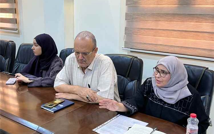 السباعي تناقش تعزيز المشاركة المجتمعية والحوكمة الصحية في مديرية الشيخ عثمان بعدن