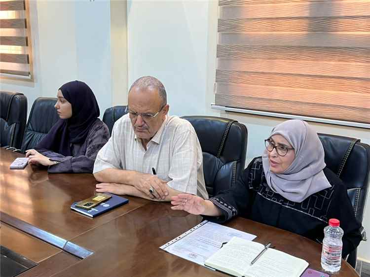 السباعي تناقش تعزيز المشاركة المجتمعية والحوكمة الصحية في مديرية الشيخ عثمان بعدن