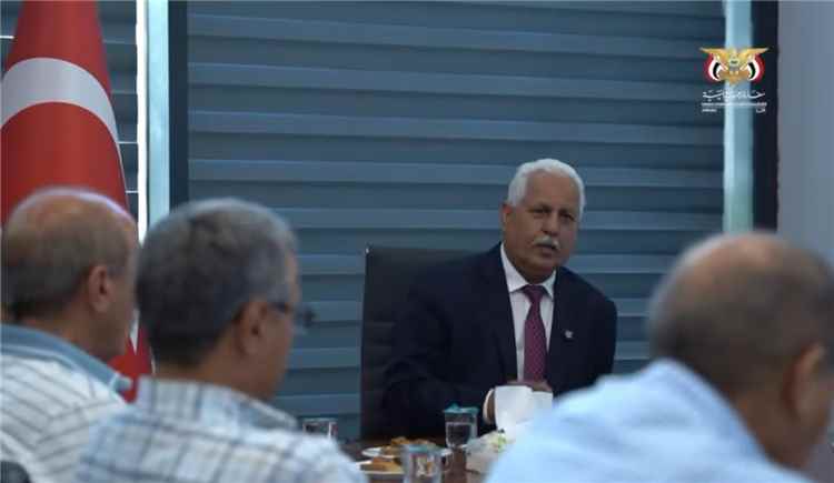 السفير طريق يزور مدارس النهضة اليمنية في إسطنبول ويؤكد أهمية جودة التعليم ورعاية الطلاب