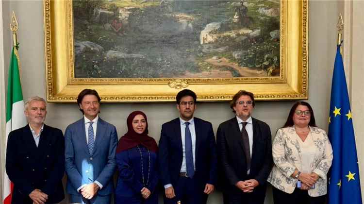 السفيرة الطوقي تبحث مع برلمانيين إيطاليين مستجدات الأوضاع في اليمن والمنطقة