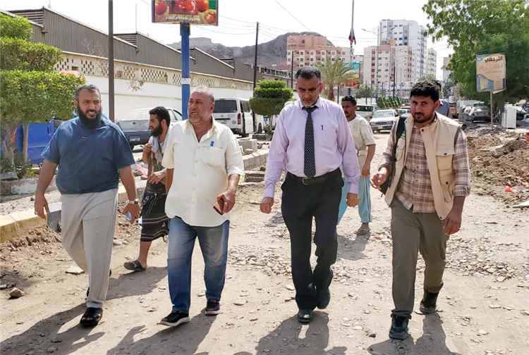 السلطة المحلية بالتواهي توضح أسباب التأخر في مشروع رصف شارع حجيف وتؤكد أن التأخير لمصلحة العمل