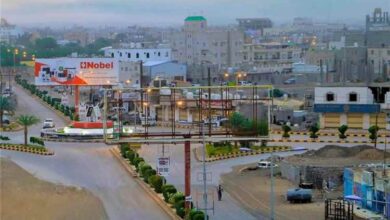 السلطة المحلية بمأرب تسلم فرع مؤسسة المياه شاحنة رافعة لتعزيز خدماتها المقدمة للمواطنين