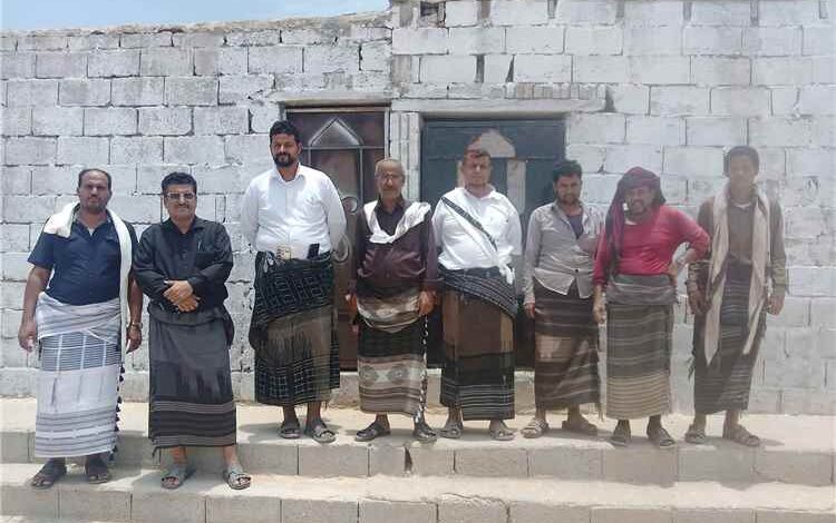 السلطة المحلية بمديرية الروضة تسلم موقع مشروع تأهيل مدرسة فروان