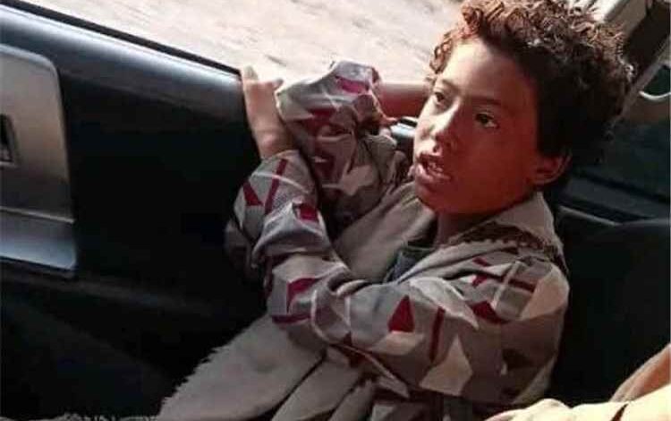 السلطة المحلية وأمن ردفان يتابعان قضية طفل تائه في مدينة الحبيلين