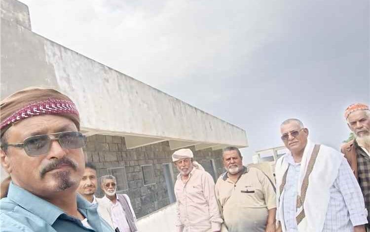 السلطة المحلية ومكتب التربية بيافع رُصُد يتفقدان مدارس حرد ويبحثان فتح المرحلة الثانوية للبنين