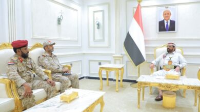 العرادة يؤكد أهمية محافظة المهرة كبوابة شرقية لليمن ويشدد على اليقظة ورفع الجاهزية ومكافحة التهريب