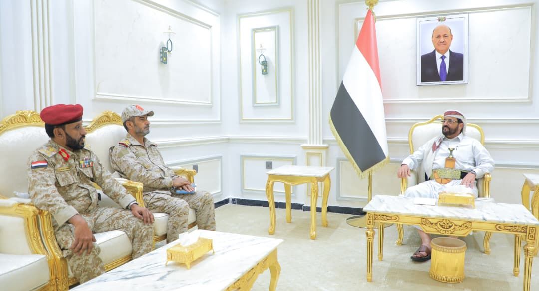 العرادة يؤكد أهمية محافظة المهرة كبوابة شرقية لليمن ويشدد على اليقظة ورفع الجاهزية ومكافحة التهريب