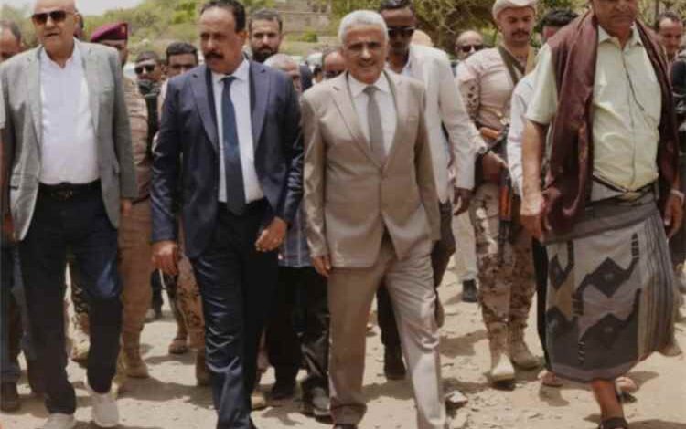 العقربي وشمسان يطلقان مشروع صيانة طريق النشمة – حوبان قدس بتمويل من صندوق صيانة الطرق