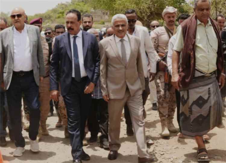 العقربي وشمسان يطلقان مشروع صيانة طريق النشمة – حوبان قدس بتمويل من صندوق صيانة الطرق