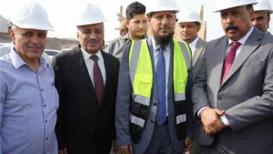 العقربي وشيخ يدشنان مشروع صيانة وترميم جسر البريقة القديم