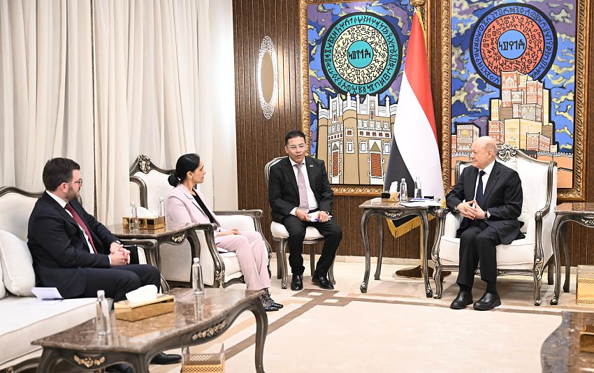 العليمي: اليمن لا يطلب من شركائه خوض معركته بل موقفًا دوليًا ثابتًا يدعم الدولة الشرعية
