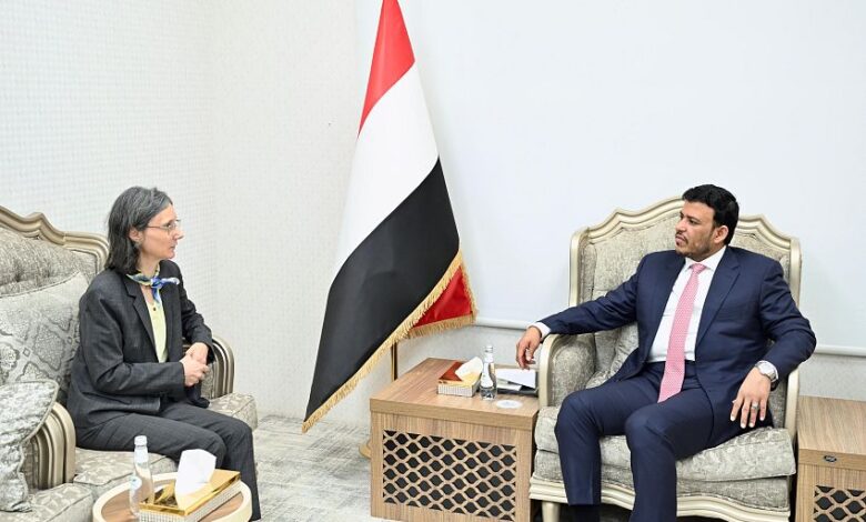 العليمي يحذر من خطر حوثي يتجاوز اليمن ويدعو لتحرك دولي أكثر حزماً