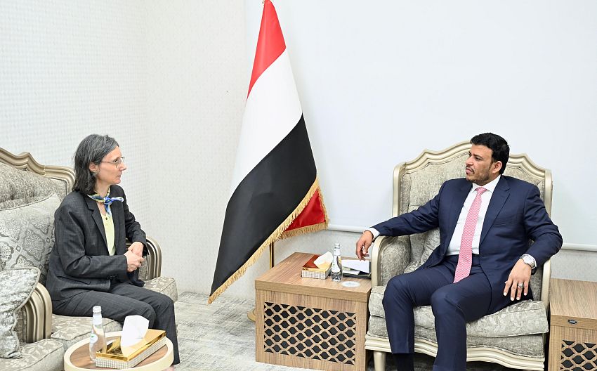 العليمي يحذر من خطر حوثي يتجاوز اليمن ويدعو لتحرك دولي أكثر حزماً