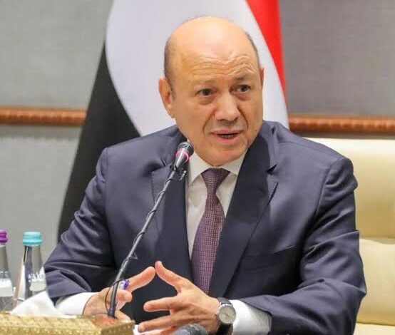 العليمي يطلق رسائل حاسمة: لا سلام في اليمن ولا أمن للملاحة قبل إنهاء المشروع الحوثي