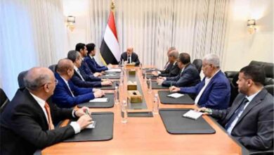 المشهد اليمني - العليمي يكشف أهمية التحالف البحري الجديد.. ويوجه رسالة مباشرة للحوثيين