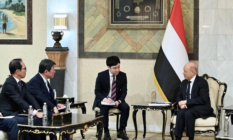 العليمي يكشف رؤية اليمن لتعزيز الشراكة مع اليابان في منطقة المحيطين الهندي والهادئ