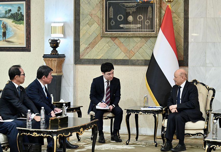 العليمي يكشف رؤية اليمن لتعزيز الشراكة مع اليابان في منطقة المحيطين الهندي والهادئ