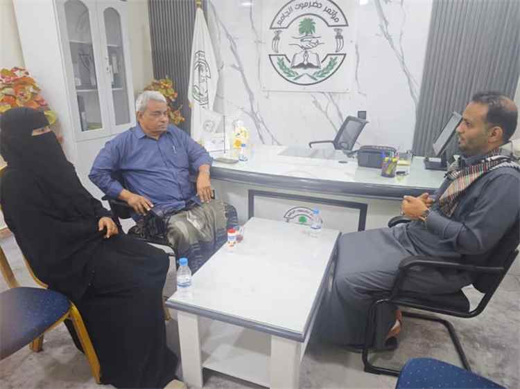 العمودي يجدد التزام مؤتمر حضرموت الجامع بتمكين المرأة وتعزيز دورها في صنع القرار
