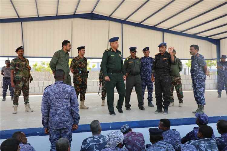 العميد الجابري يشيد بدور قوات شرطة الدوريات وأمن الطرق في تعزيز الأمن بساحل حضرموت
