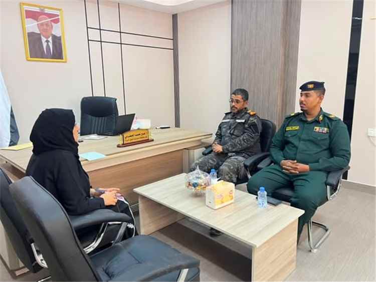 العميد لحمدي يبحث مع وكيلة حضرموت لشؤون المرأة تعزيز جهود التوعية والوقاية من مخاطر المخدرات