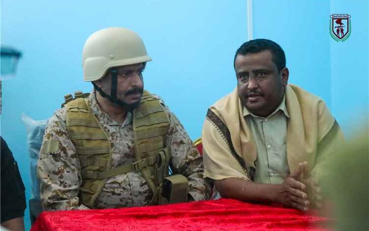 القائد العام لقوات دفاع شبوة يتفقد مستشفى واسط بمديرية مرخة السفلى ويقدم دعماً لتعزيز جاهزيته لخدمة جبهات القتال