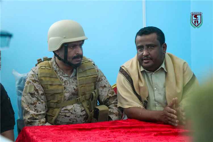 القائد العام لقوات دفاع شبوة يتفقد مستشفى واسط بمديرية مرخة السفلى ويقدم دعماً لتعزيز جاهزيته لخدمة جبهات القتال