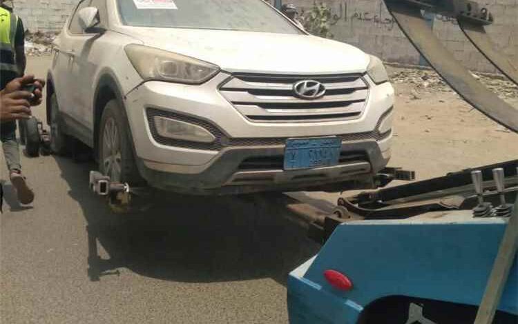 القلعة يدشن حملة رفع السيارات المتهالكة والعوائق من شوارع المعلا