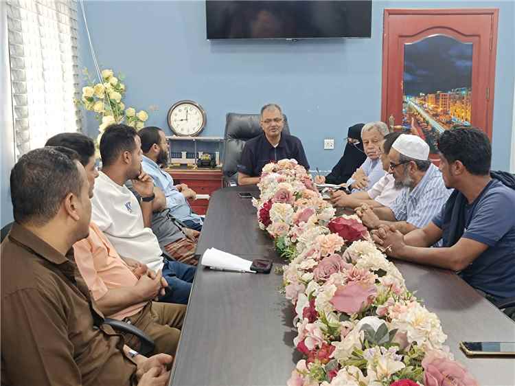 القلعة يلتقي ملاك المنشآت والمستودعات التجارية بالمعلا لتعزيز اشتراطات الأمن والسلامة