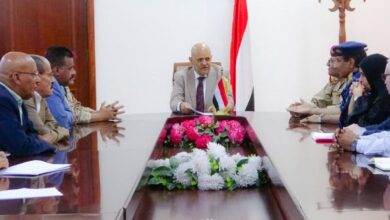 القيادات العسكرية والأمنية في محافظة تعز تدعو إلى رفع الجاهزية وتسريع الاستجابة للطوارئ