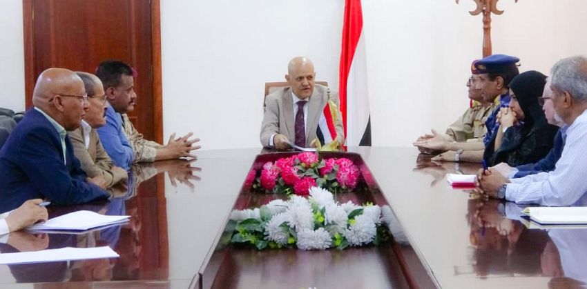 القيادات العسكرية والأمنية في محافظة تعز تدعو إلى رفع الجاهزية وتسريع الاستجابة للطوارئ