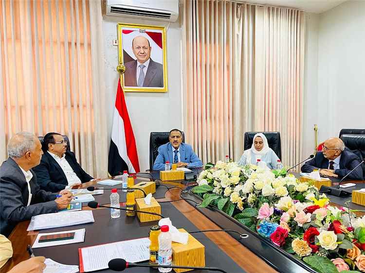 اللجنة العليا للمناقصات والمزايدات تُقر لائحتها الداخلية وتناقش ضوابط اختيار اللجان الفنية