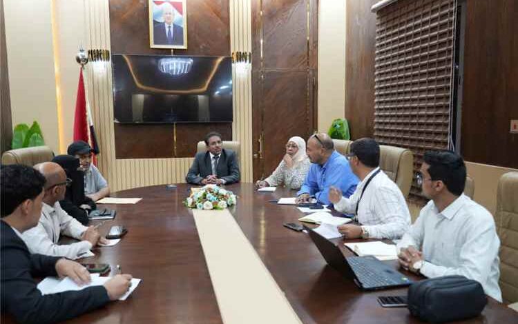 اللجنة الفنية للطوارئ بوزارة الصحة تناقش مستوى تنفيذ التكليفات وتعزز جاهزية غرف العمليات بالمحافظات