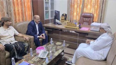 اللواء سعيد العامري يناقش مع مدير مصلحة شؤون القبائل بوادي حضرموت تعزيز الامن والاستقرار