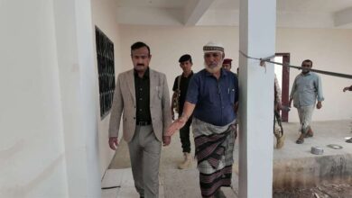 المحافظ بن الوزير يتفقد أعمال ترميم وتأهيل سكن الطالبات بمعهد أمين ناشر الصحي