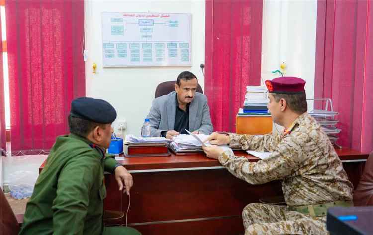 المشهد اليمني - المحافظ بن الوزير يناقش مستجدات الوضع بشبوة ويؤكد: لا تهاون مع التهديدات