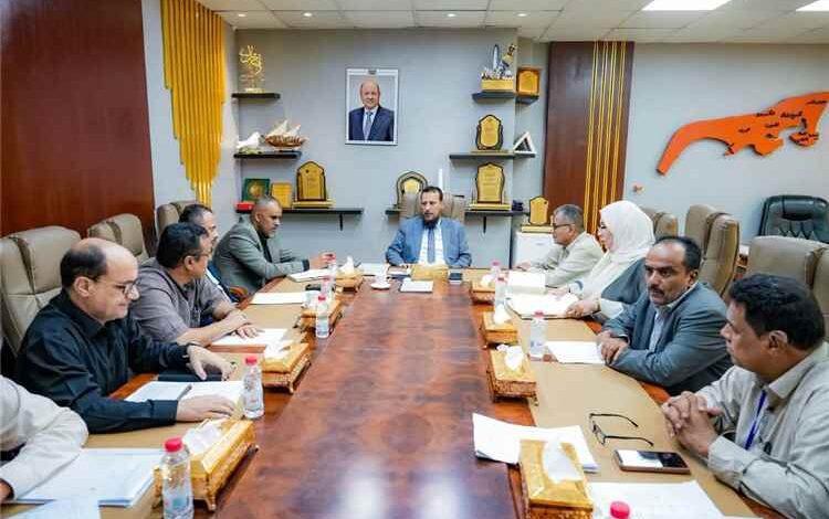 المحافظ شيخ يترأس اجتماعًا للوقوف أمام التحديات التي تواجه القطاع التربوي والتحضيرات لانطلاق العام الدراسي الجديد