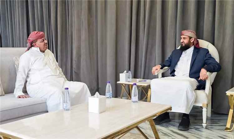 المشهد اليمني - المحرّمي يناقش مع محافظ البيضاء تطورات الأوضاع الميدانية والإنسانية ويؤكد: تحرير المحافظة هدف وطني