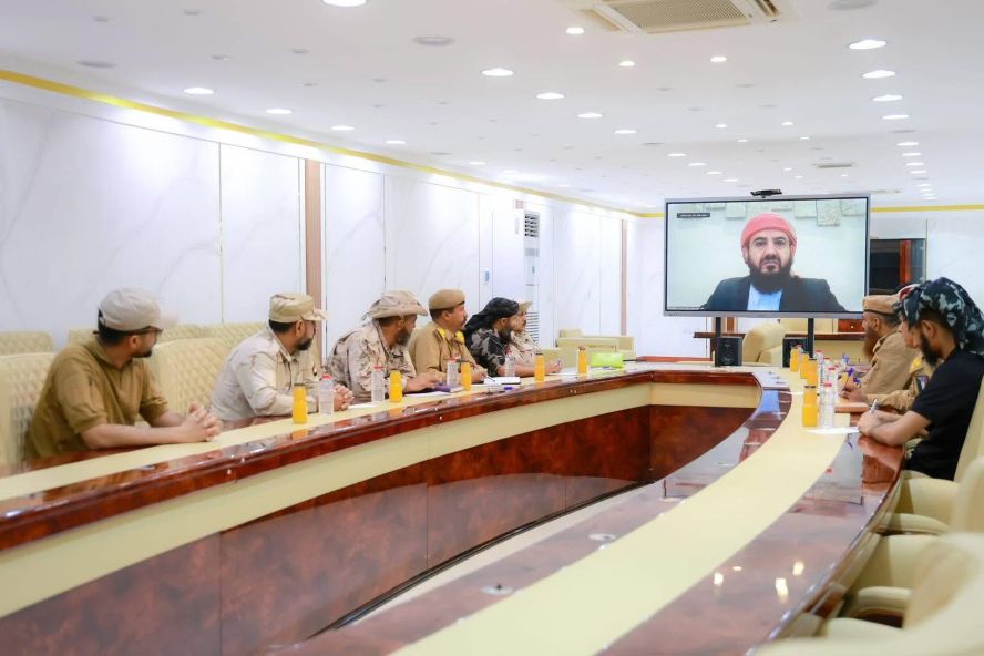 المحرّمي يوجه برفع الجاهزية في جبهات الضالع ويأمر بالتعامل الحازم مع أي تصعيد حوثي