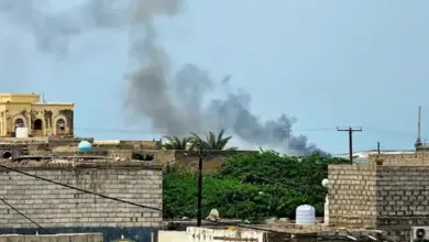المخا في مرمى الحوثي.. لماذا تستهدف الميليشيا الميناء المدني؟