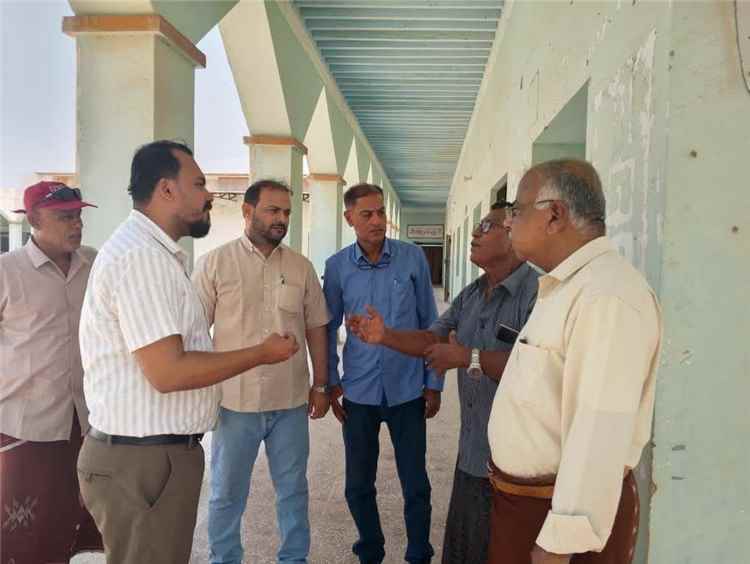 المدير العام لمكتب الشباب والرياضة بساحل حضرموت يدشن زياراته الميدانية بزيارة لمديرية غيل باوزير