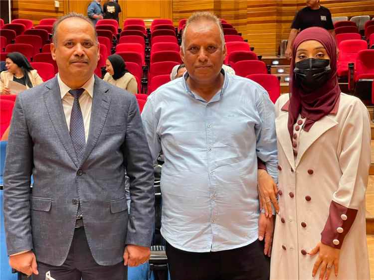 المستشار الثقافي يحضر مناقشة رسالة ماجستير لباحثة يمنية بكلية طب الأسنان – جامعة القاهرة