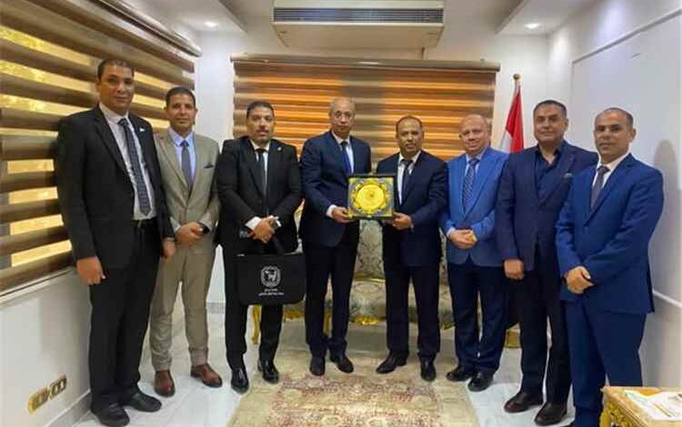 الملحقية الثقافية بالقاهرة تبحث مع وفد جامعة سوهاج تعزيز التعاون الأكاديمي وتقديم التسهيلات للطلبة اليمنيين