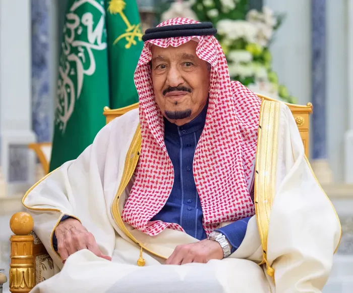 الملك سلمان يوافق على منح ميدالية الاستحقاق لـ25 متبرعاً بالدم 50 مرة