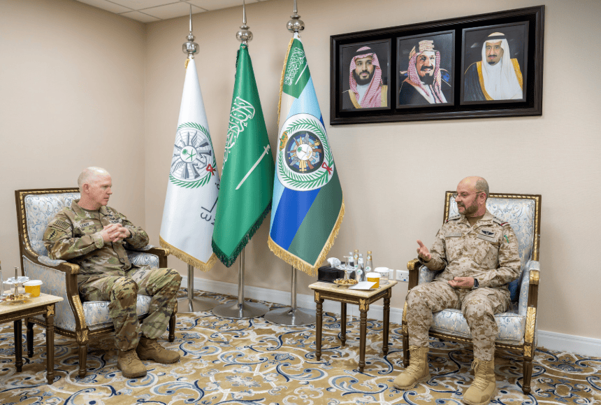 المملكة والولايات المتحدة تستعرضان آفاق التعاون الدفاعي والعسكري