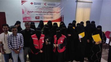 الهلال الأحمر اليمني – فرع عدن يختتم دورة تدريبية في الإسعافات الأولية لموظفي ديوان المحافظة
