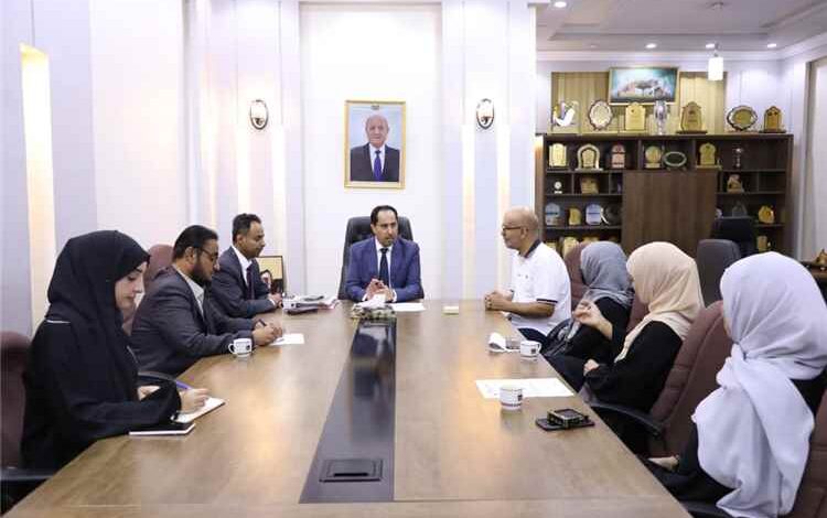 الوزير البكري يودع بعثة منتخبنا الوطني للرماية " سيدات" قبل توجهها إلى إندونيسيا