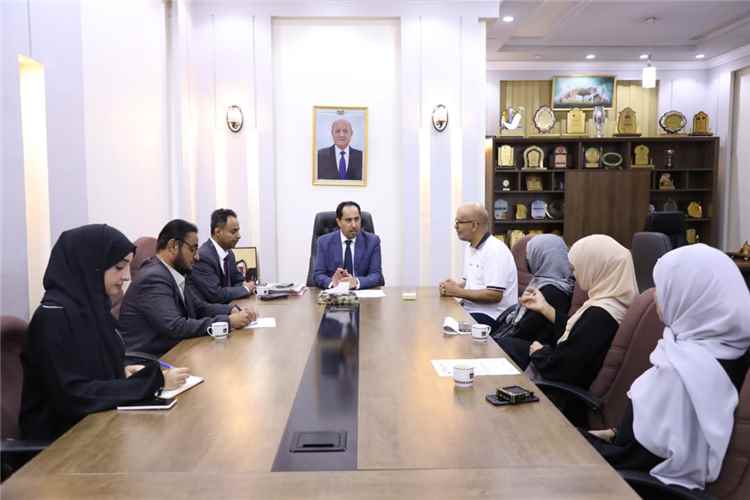 الوزير البكري يودع بعثة منتخبنا الوطني للرماية " سيدات" قبل توجهها إلى إندونيسيا