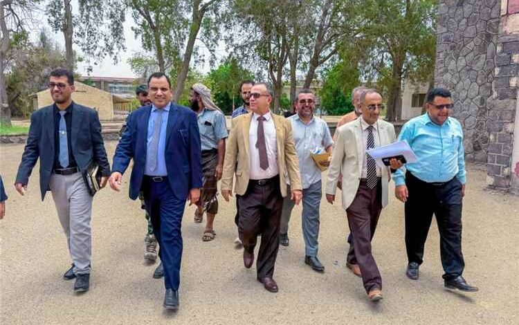 الوزير السقطري ورئيس جامعة عدن يبحثان تعزيز التعاون العلمي وتأهيل الكوادر المتخصصة ويوقعان مذكرة تفاهم